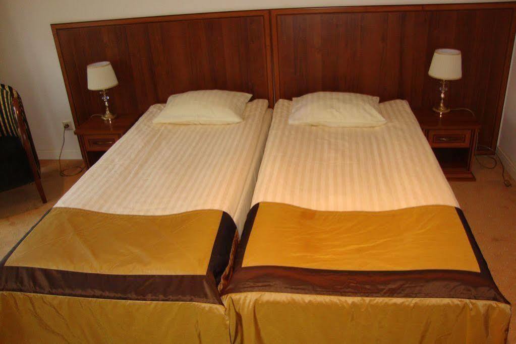 Klub Sosnowy Hotel วอร์ซอ ภายนอก รูปภาพ