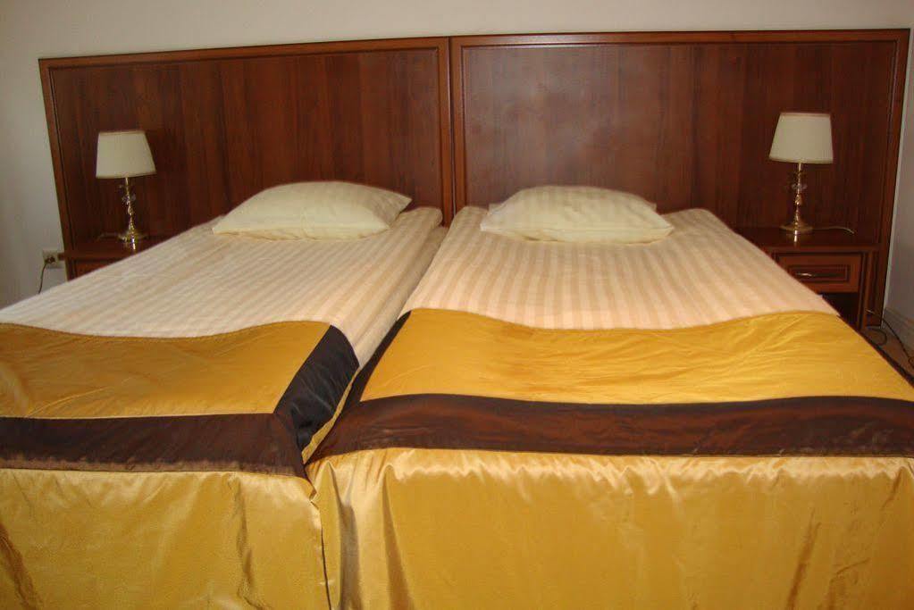 Klub Sosnowy Hotel วอร์ซอ ภายนอก รูปภาพ